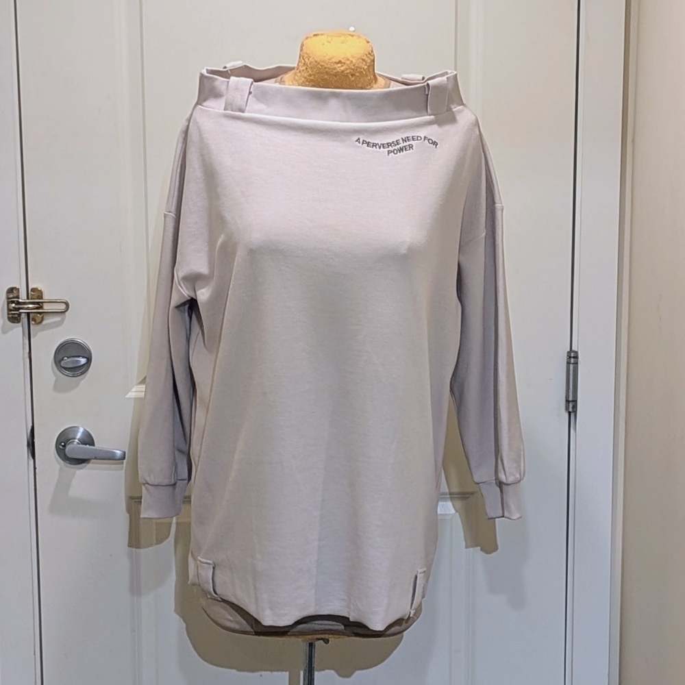 EUC Levi's Europe XL Embroidered Super Unique Belt Loop Sweatshirt